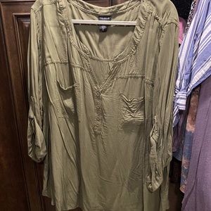 Torrid 1/4 Botton Down Top